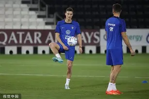 开云·体育官网法兰克福豪取连胜备战德国杯姆巴佩在公牛比赛中败北,萨拉赫与80激战美国队分钟都惊呆了(莱比锡红牛vs法兰克福)